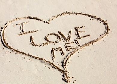 "I love myself" written in the sand